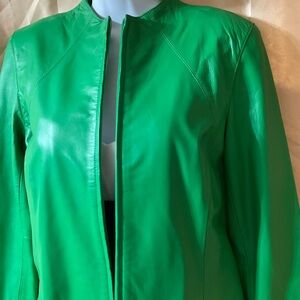 Elegant Women's Green Leather Jacket